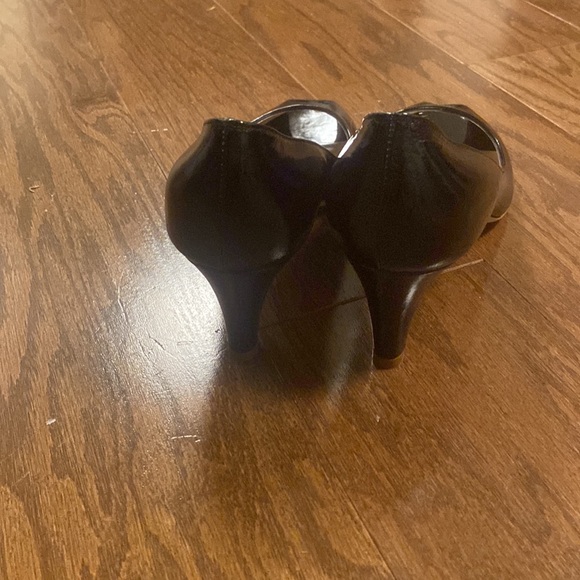 NWT Marc by Marc Jacobs Black Patent, 8.5/38.5, Made in Italy, 2.5” heels, box - Picture 4 of 6